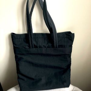 Lululemon tote